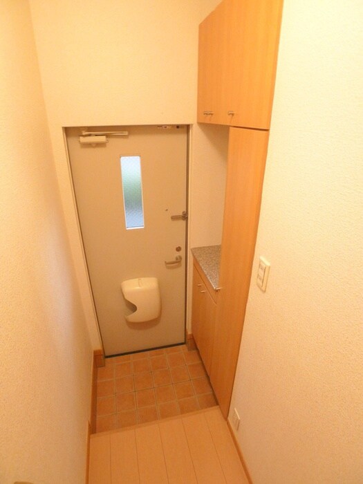 物件内観写真7　(玄関)