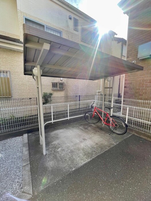 物件外観写真3　(駐輪場)