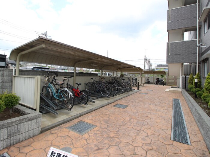 物件外観写真4　(駐輪場)