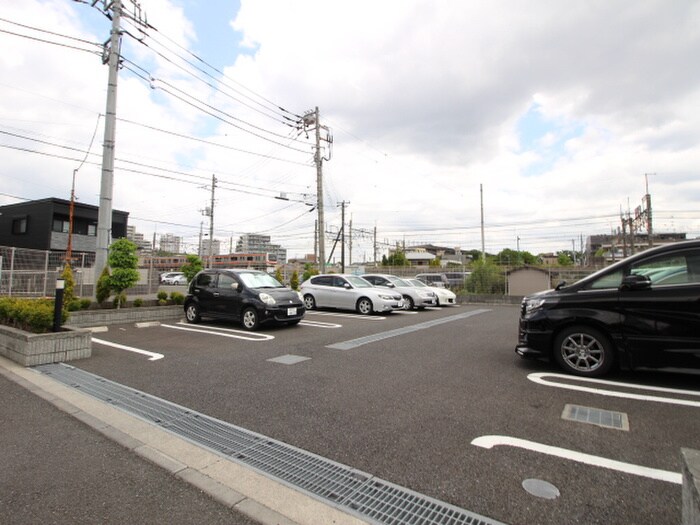 物件外観写真5　(駐車場)