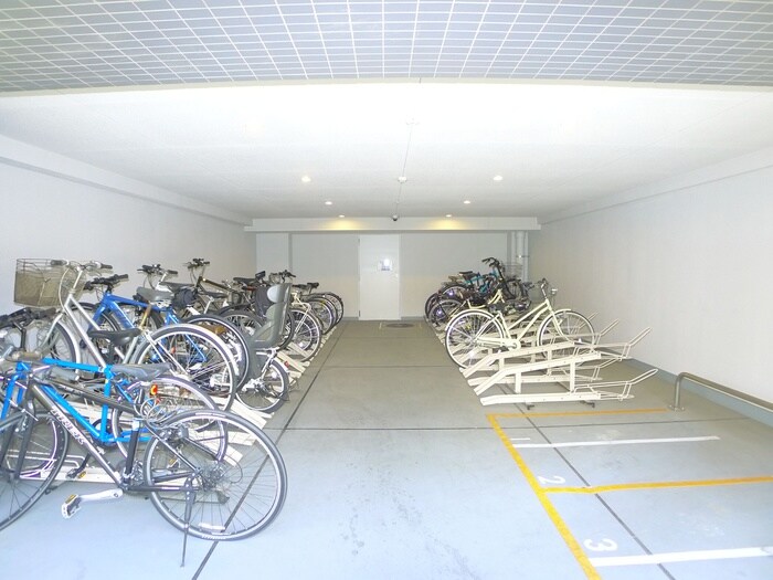 物件外観写真5　(駐輪場)