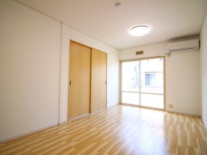 物件内観写真5　(室内からの展望)