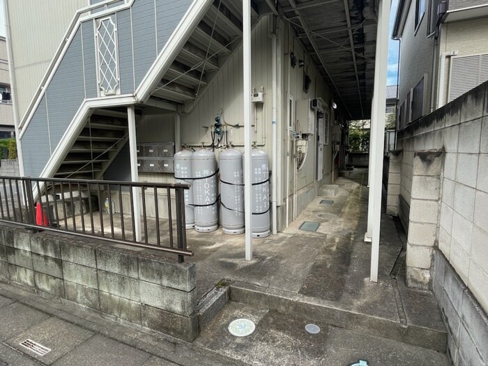 物件外観写真3　(エントランス部分)