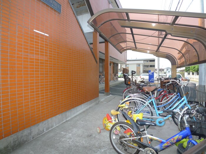 物件外観写真2　(駐輪場)