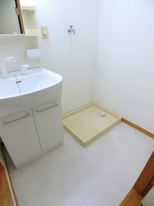 物件内観写真13　(洗濯機置場)