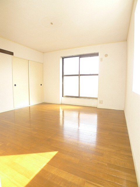 物件内観写真4　(室内からの展望)