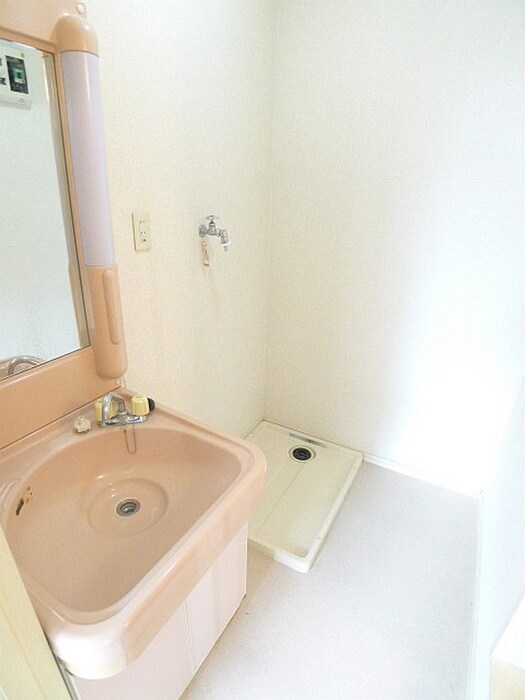 物件内観写真14　(洗濯機置場)