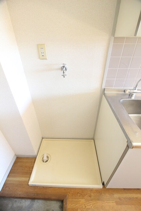 物件内観写真16　(洗濯機置場)