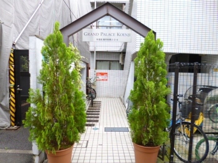 物件外観写真4　(エントランス部分)