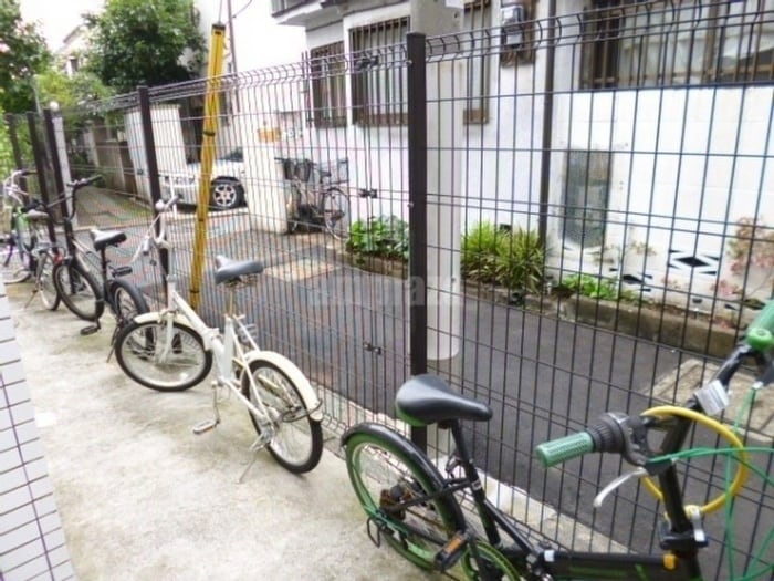 物件外観写真5　(駐輪場)