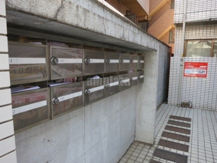 物件外観写真6　(エントランス部分)