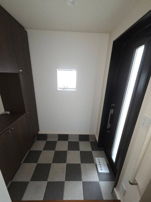 物件内観写真7　(玄関)