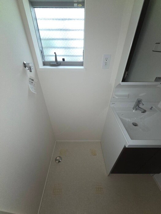 物件内観写真12　(洗濯機置場)