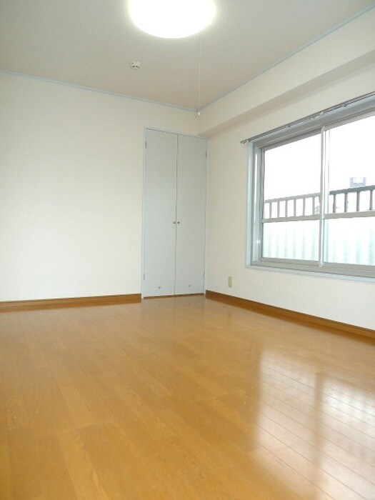 物件内観写真6　(室内からの展望)