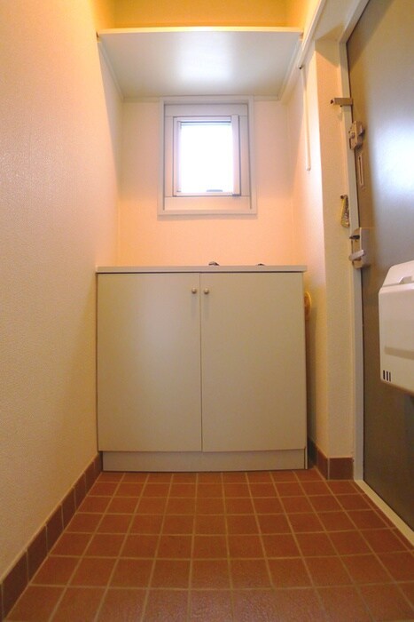 物件内観写真9　(玄関)