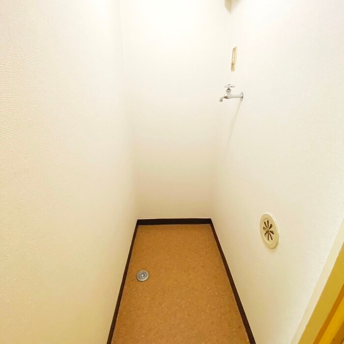 物件内観写真13　(洗濯機置場)