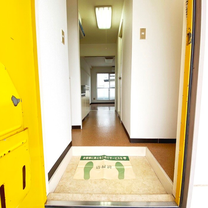 物件内観写真15　(玄関)