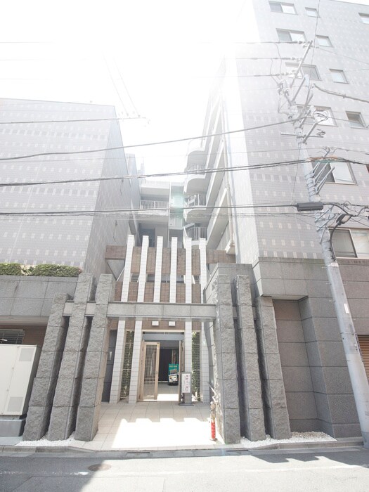 物件外観写真3　(エントランス部分)