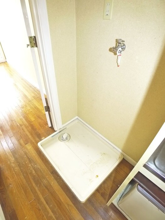 物件内観写真16　(洗濯機置場)