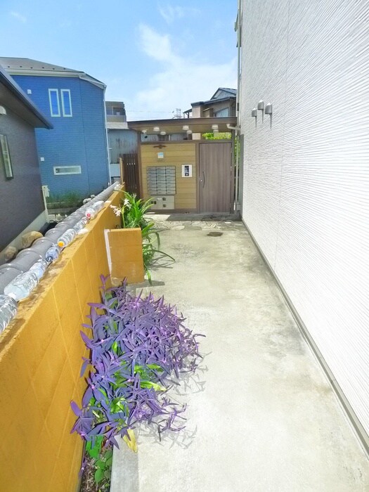 物件外観写真6　(エントランス部分)