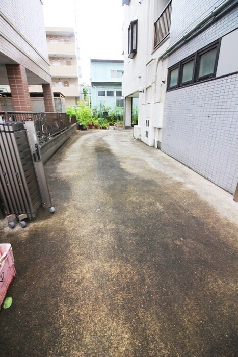 物件外観写真6　(駐車場)