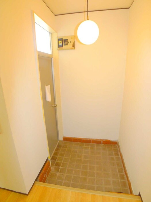 物件内観写真16　(玄関)