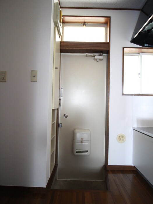 物件内観写真12　(玄関)