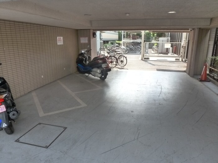物件外観写真5　(駐輪場)