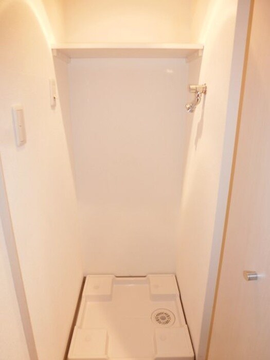 物件内観写真14　(洗濯機置場)