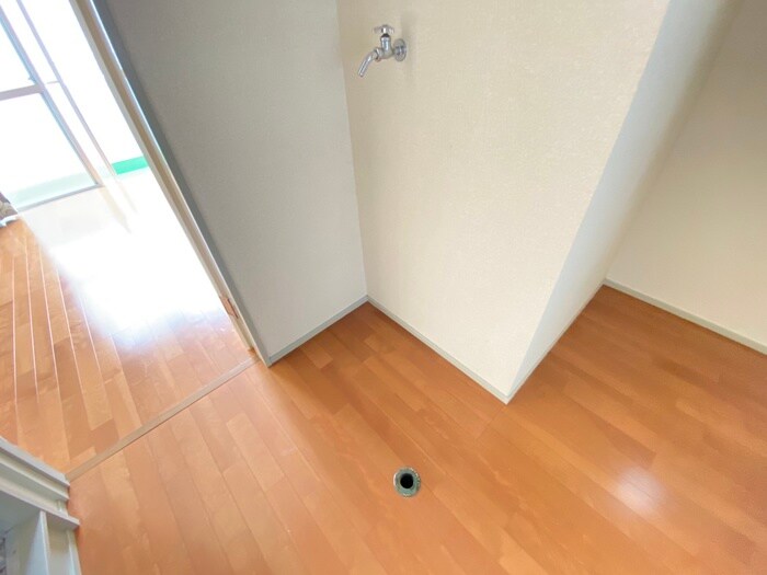 物件内観写真11　(洗濯機置場)