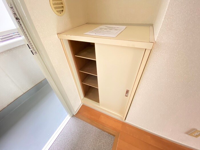 物件内観写真15　(靴箱)