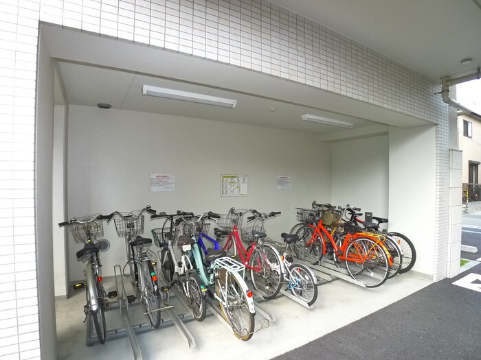 物件外観写真4　(駐輪場)