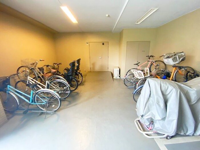 物件外観写真3　(駐輪場)