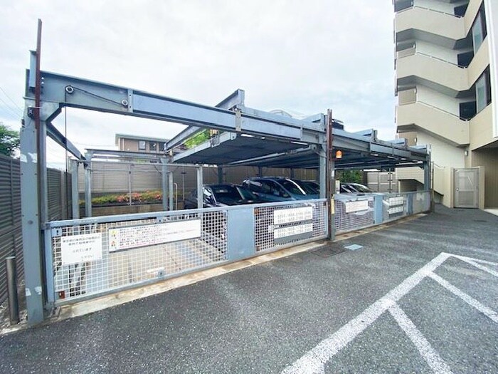 物件外観写真4　(駐車場)