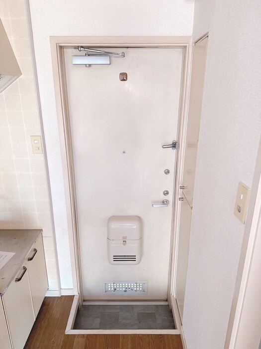 物件内観写真18　(玄関)