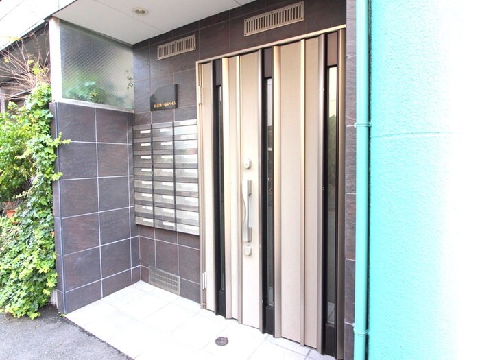 物件外観写真5　(エントランス部分)