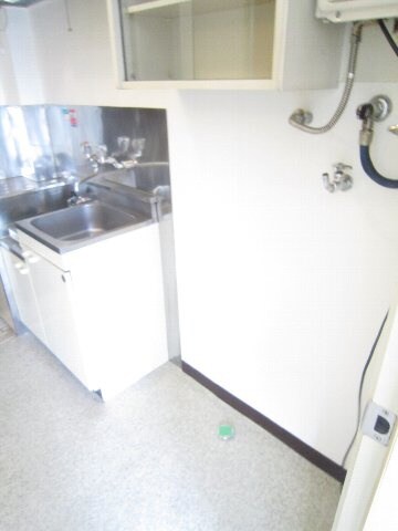 物件内観写真13　(洗濯機置場)