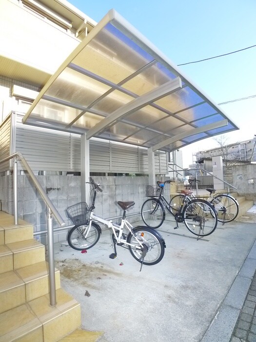 物件外観写真5　(駐輪場)
