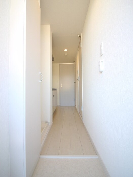 物件内観写真16　(玄関)