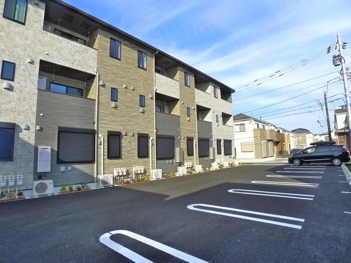 物件外観写真5　(駐車場)