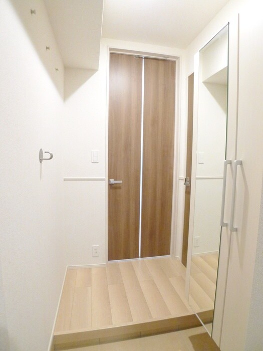 物件内観写真12　(玄関)