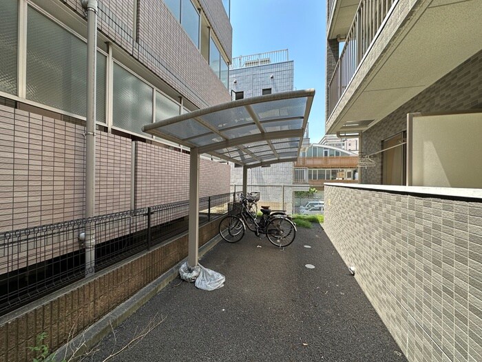 物件外観写真5　(駐輪場)