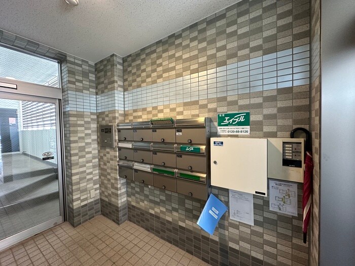 物件外観写真6　(エントランス部分)