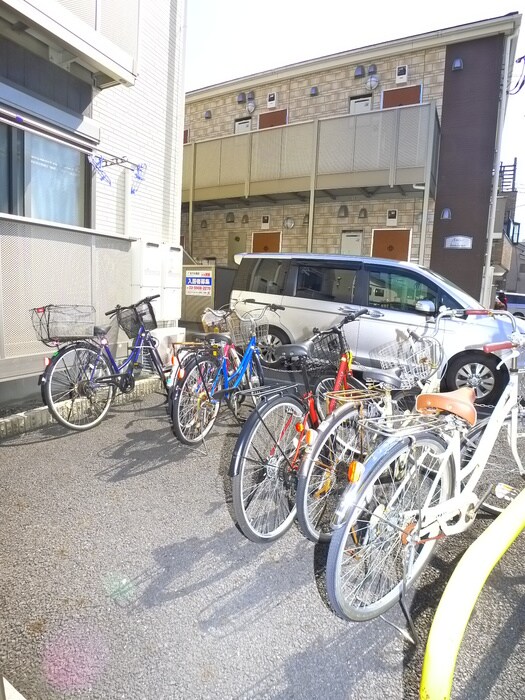 物件外観写真4　(駐輪場)