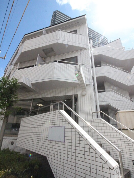 物件外観写真4　(エントランス部分)