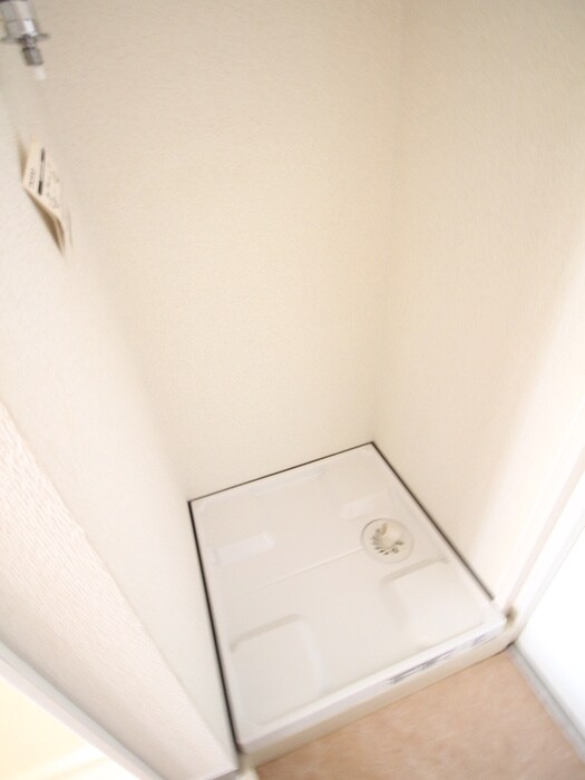 物件内観写真16　(洗濯機置場)