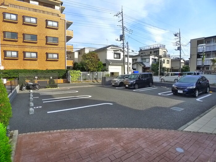 物件外観写真3　(駐車場)