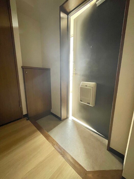 物件内観写真12　(玄関)