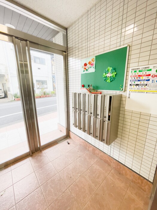 物件外観写真6　(エントランス部分)