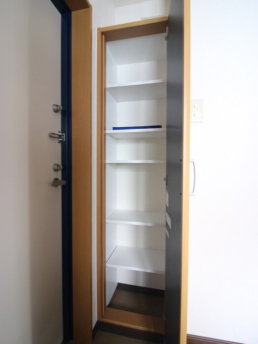 物件内観写真16　(玄関)